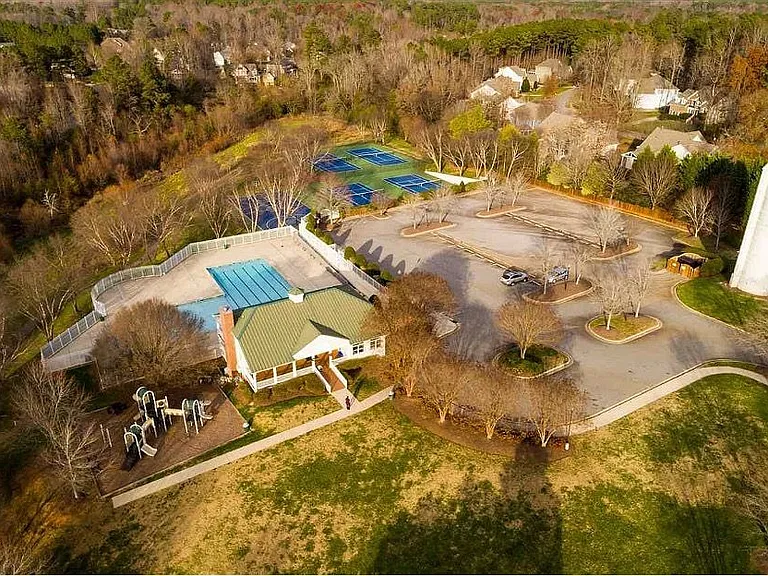 310 Hogan Woods Cir — Photo 27