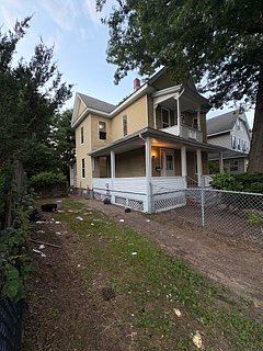 1st image of 20 Hawthorne St