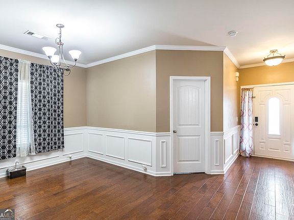 5th image of 204 Amelia Dr