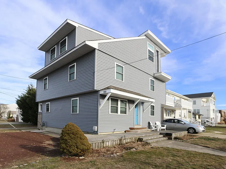 300 Beach Ave E — Photo 39