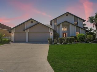 1904 SE 36th Ter, Cape Coral, FL 33904