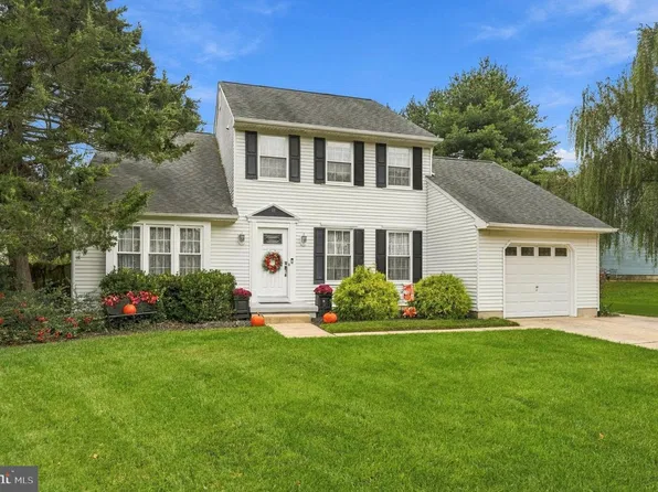 18 Oxford Dr, Sewell, NJ 08080