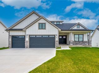 5017 148th Cir, Urbandale, IA 50323