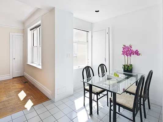 Sold by Sotheby's International Realty | media 6