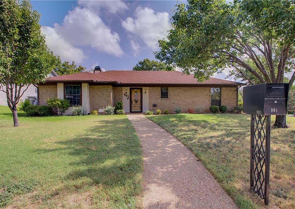 1st image of 901 La Porte Dr