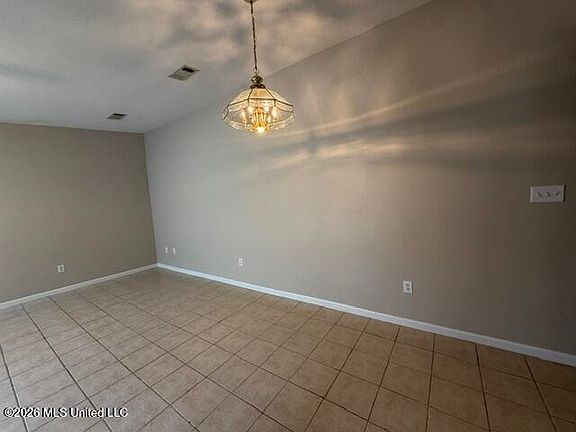 5th image of 924 Greystone Dr #37A
