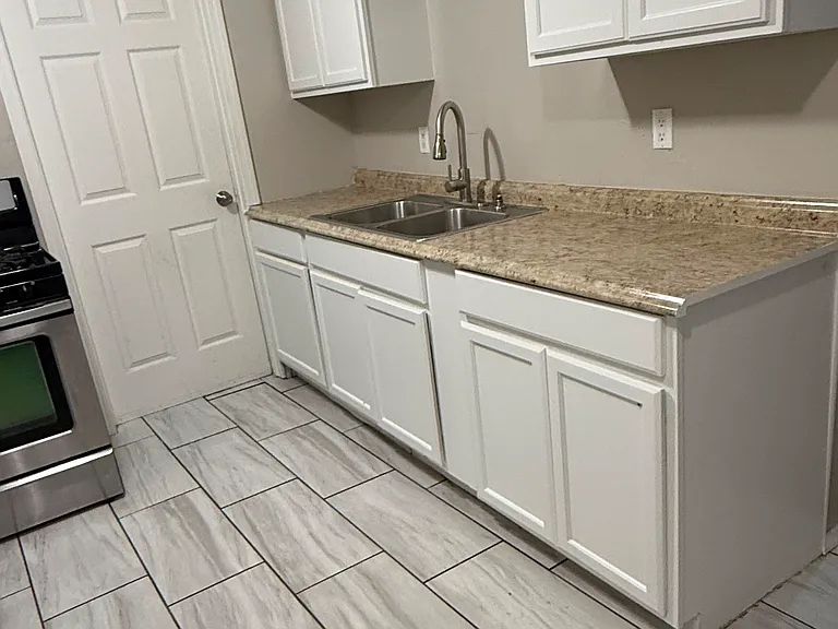 105 SW 43rd St #2 — Photo 12