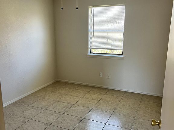 2nd image of 209 Erby Ave APT D