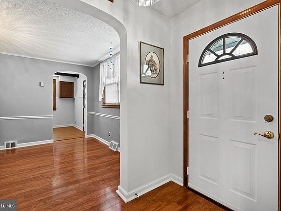 4th image of 8010 Lexington Ave