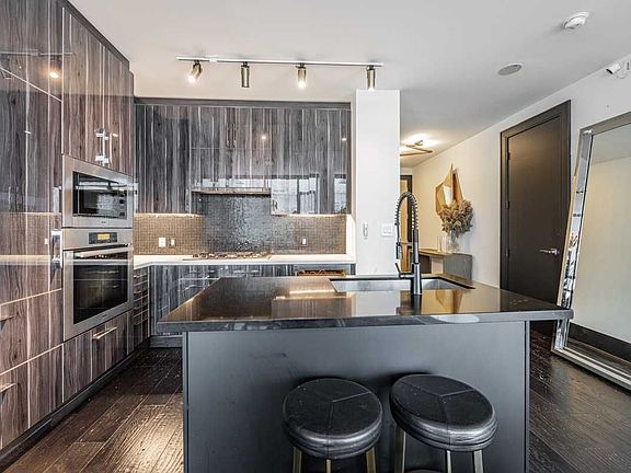 3rd image of 29 Queens Quay E #813