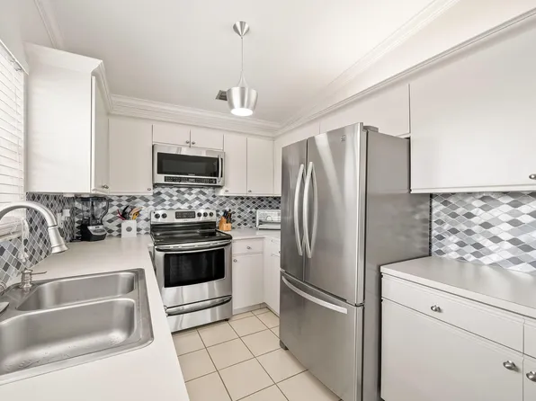 3392 Lucerne Park Drive, Greenacres, FL 33467