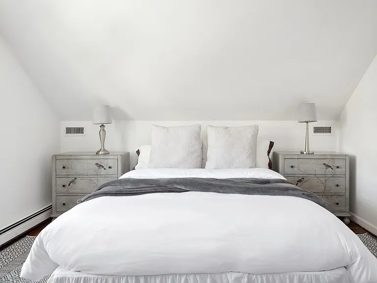 21 Harbor View Ave — Photo 8