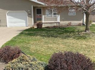 808 4th St, Aurora, NE 68818