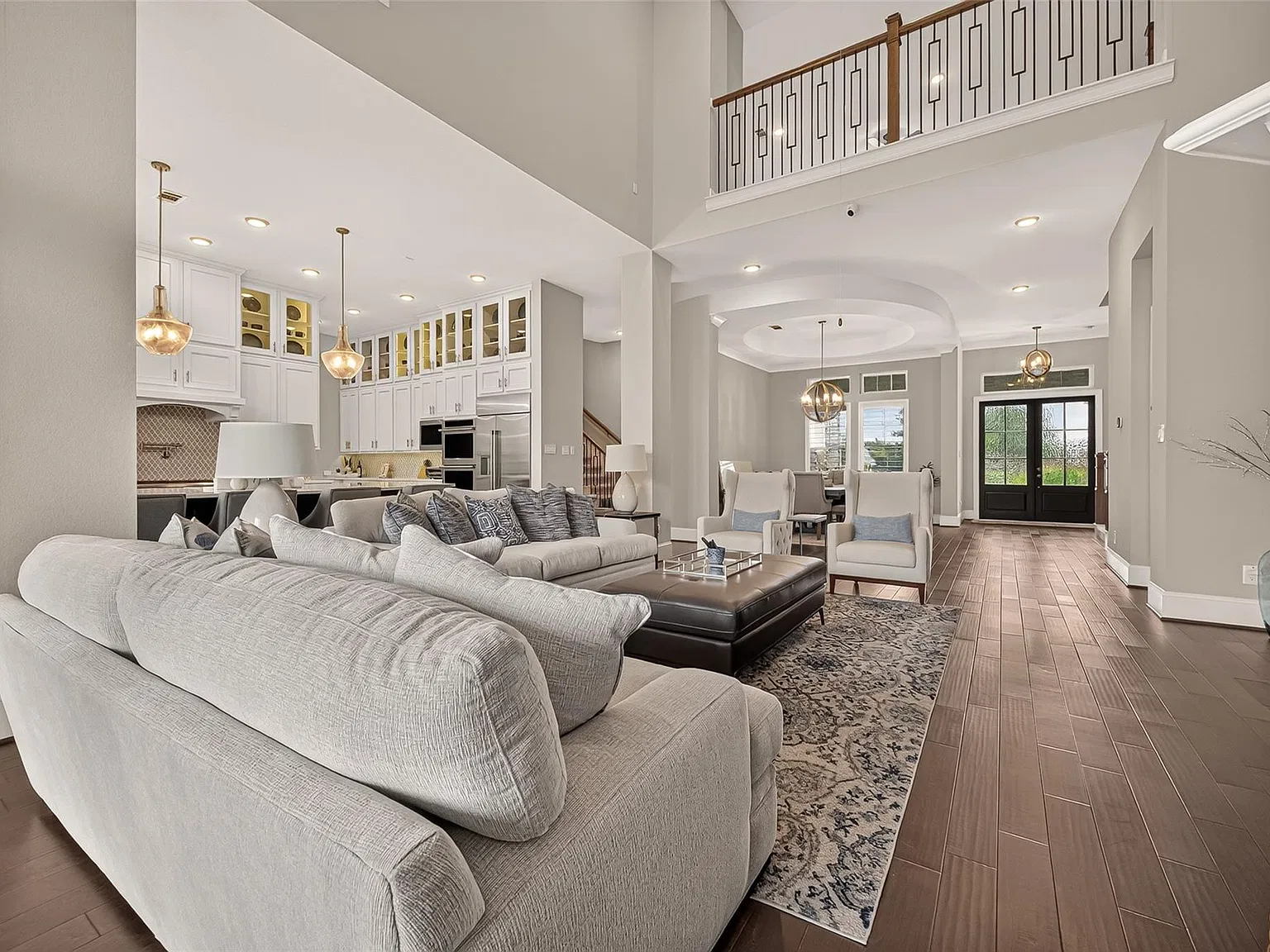5 bed, 5.5 bath, 5265 sqft, $6,000 — Photo 3