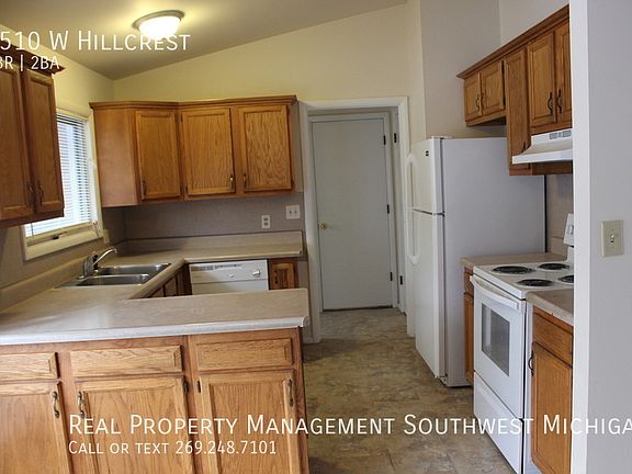 3rd image of 4510 W Hillcrest Dr
