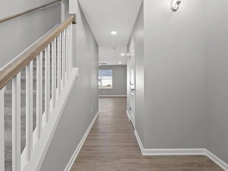 8028 Driftwood Loop — Photo 2