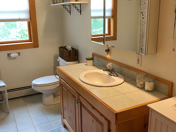 2nd floor bathroom 