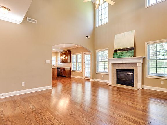 5th image of 224 NW Kirkwall Ln