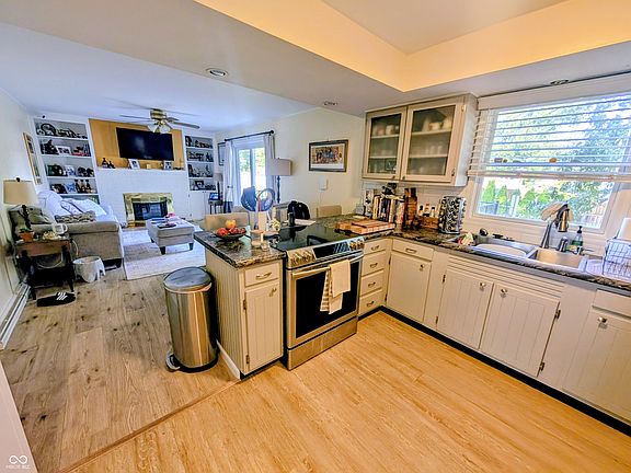 3rd image of 3910 Lantern Ln