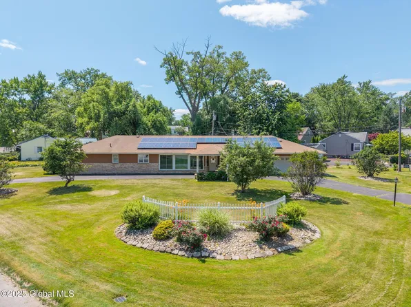 7 Old Mohawk Place, Latham, NY 12110