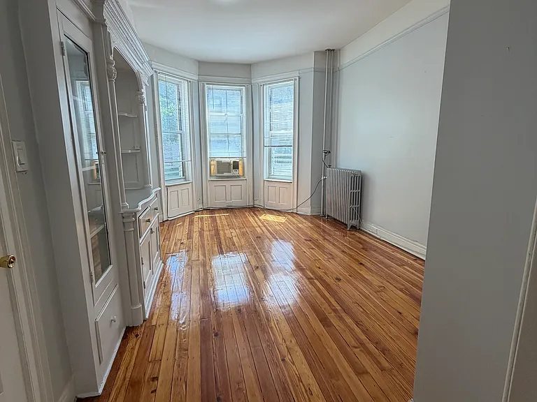 373 E 29th St #1 — Photo 5
