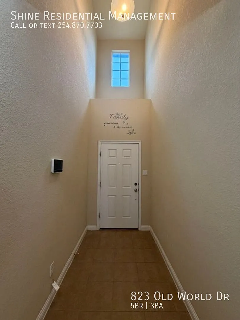 Spacious, High valued home, easily accommodating large families — Photo 3