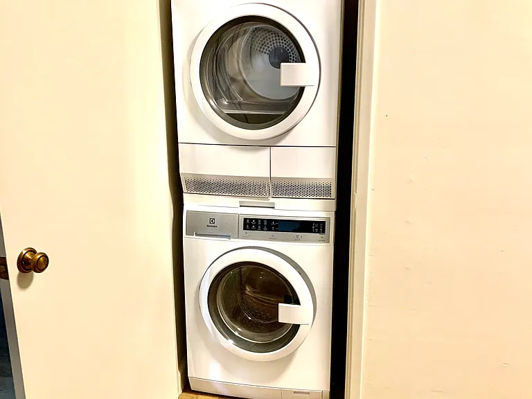 520 Elm Street Apts — Photo 15