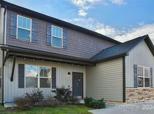 11 Mann Ln, Fletcher, NC 28732