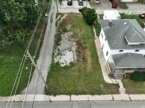 1630 Kelly Dr, Fort Wayne, IN 46808