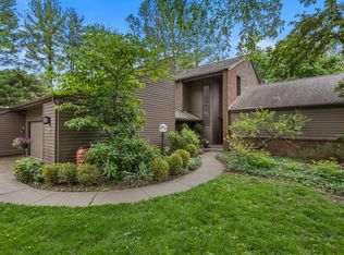 905 Barclay Ct, Champaign, IL 61821