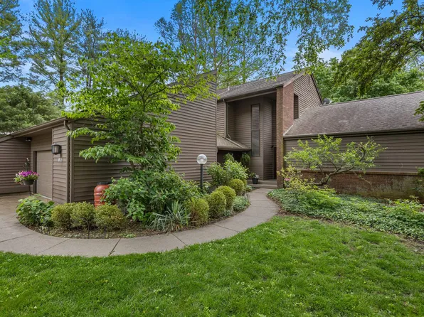 905 Barclay Ct, Champaign, IL 61821