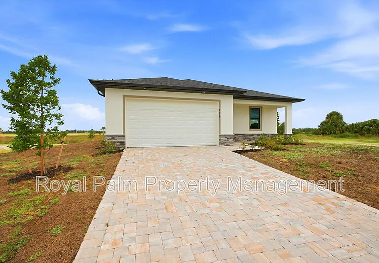 2616 NW 9th Ave — Photo 3