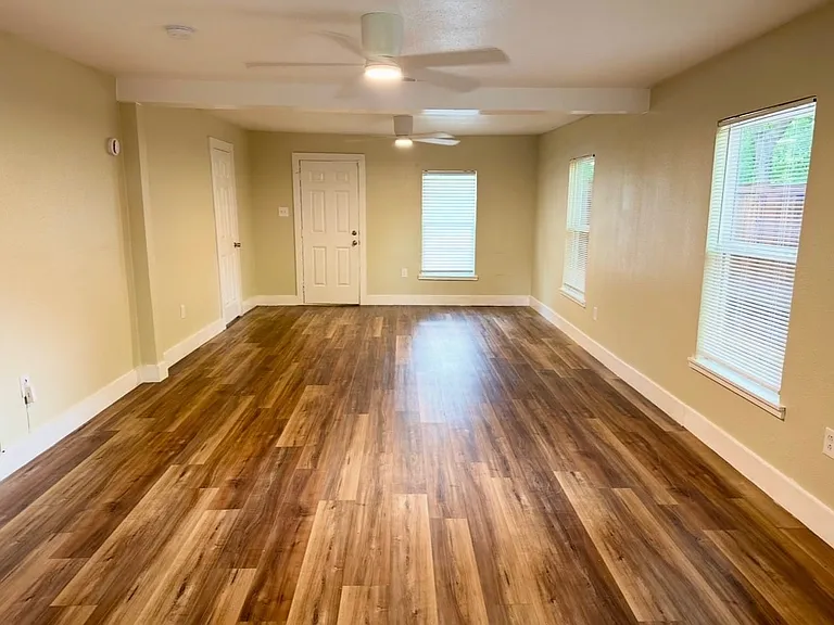 6834 Victoria Ave — Photo 2