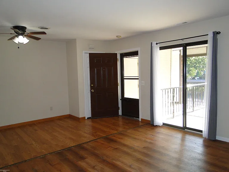 29842 Utica Rd — Photo 10