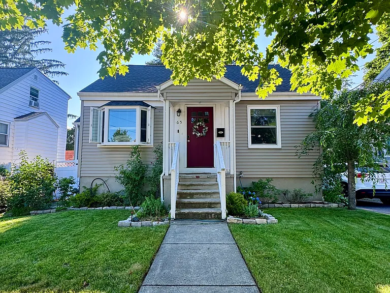 65 Brentwood St — Photo 1