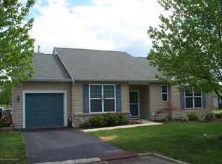 5 Oak Tree Ct, Whiting, NJ 08759