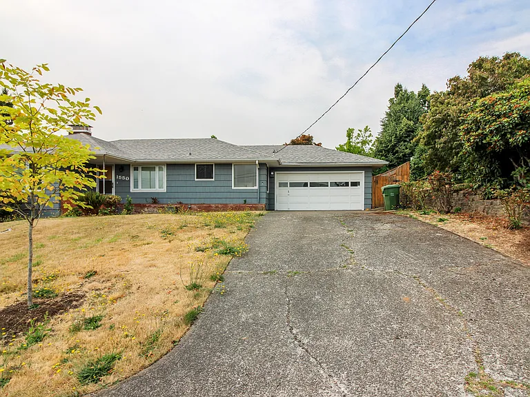1550 Corina Dr SE — Photo 1