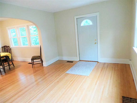 3rd image of 2929 Grandview Blvd