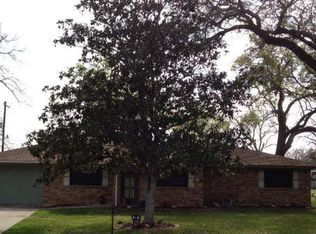 259 Lakewood Dr, Clute, TX 77531