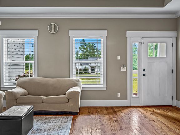5th image of 545 Parkside Cir