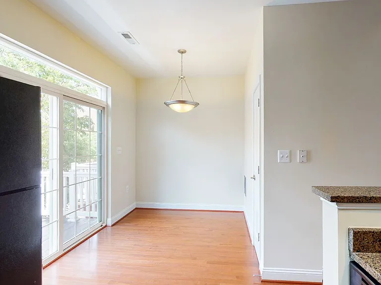720 Barnes St NE — Photo 18