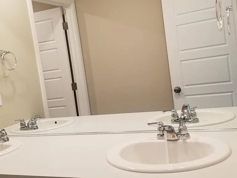Full Bathroom with 2 sinks for those busy mornings.