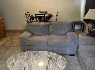 841 N 7th St #D, Springfield, IL 62702