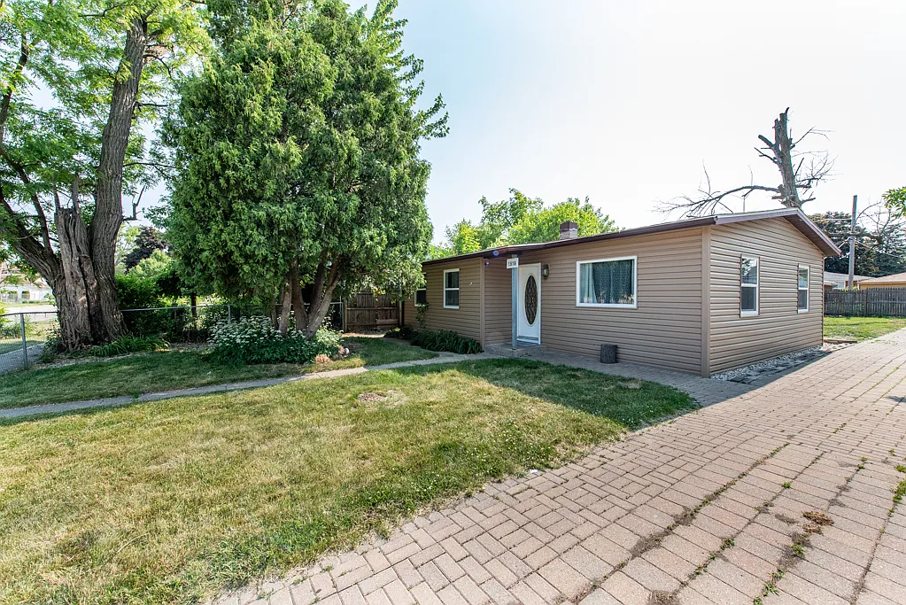 1516 Hervey Ave photo 1