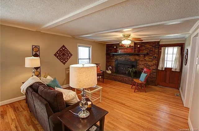 115 Harrison Dr — Photo 9