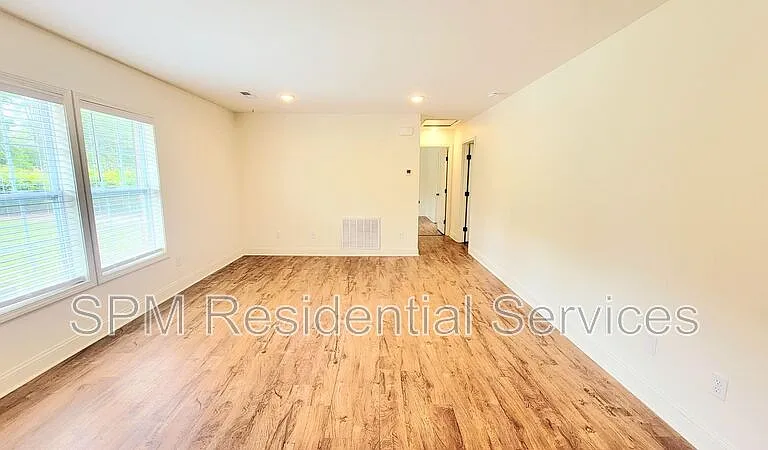 239 N Wallace Ave — Photo 4