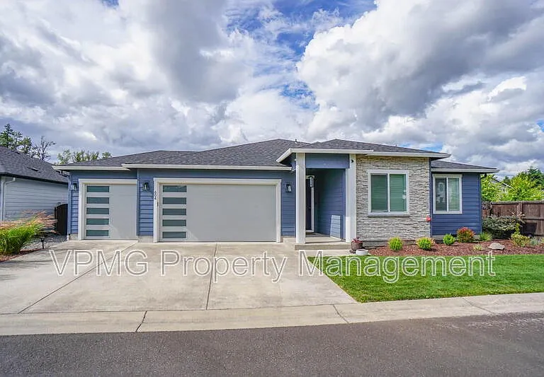 604 NW 25th Way — Photo 1