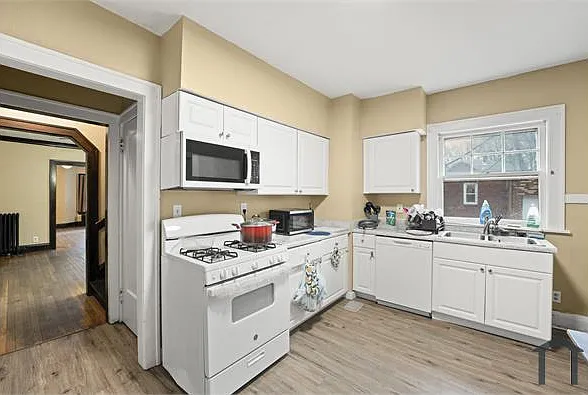 2460 Euclid Heights Blvd — Photo 21