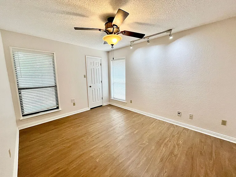 6105 Paradise Dr — Photo 22