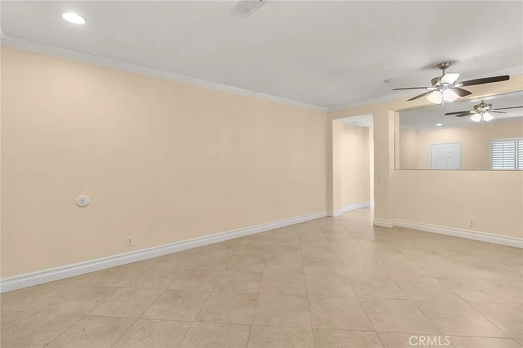4 bed, 2.5 bath, 2051 sqft, $4,850 — Photo 2